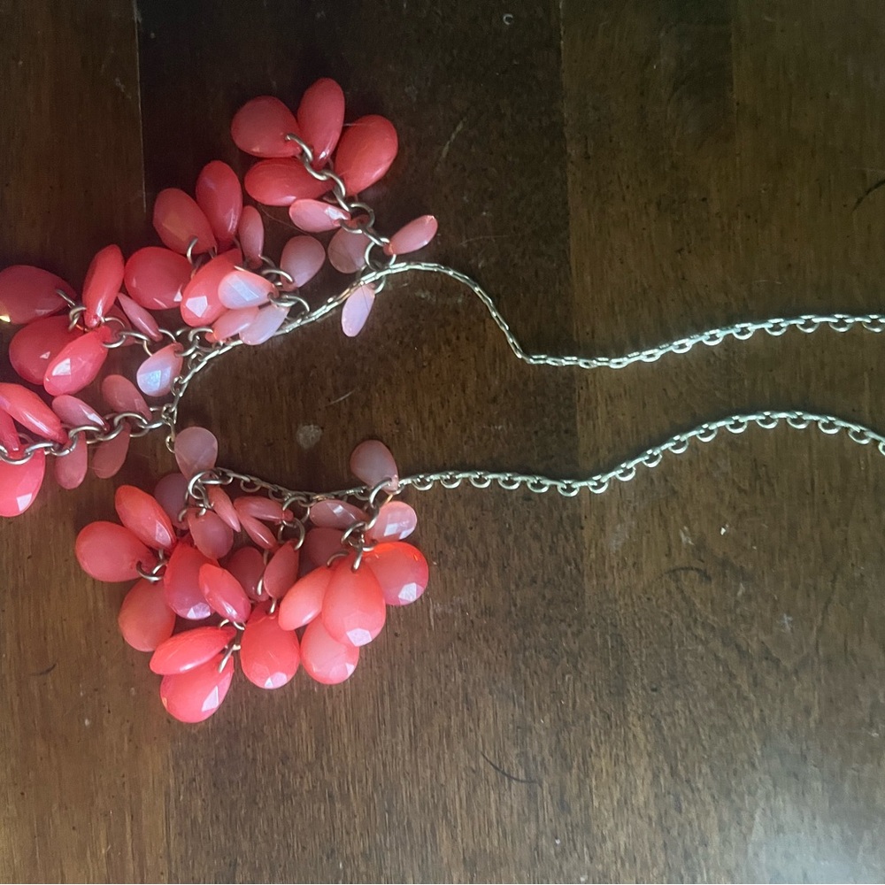 Chic Pink Petal Necklace